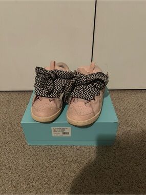 MEN Pink Sneakers with Decorative Bow